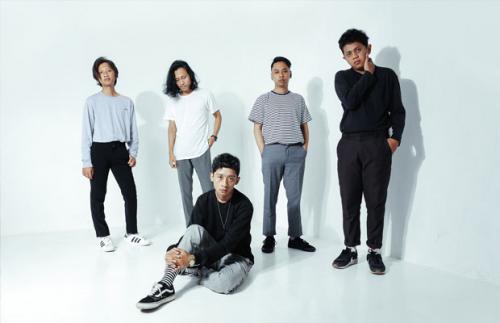 Menikmati Musik yang Sedikit Berbeda